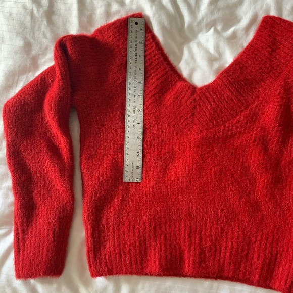 Red knitted top - Picture 2 of 3
